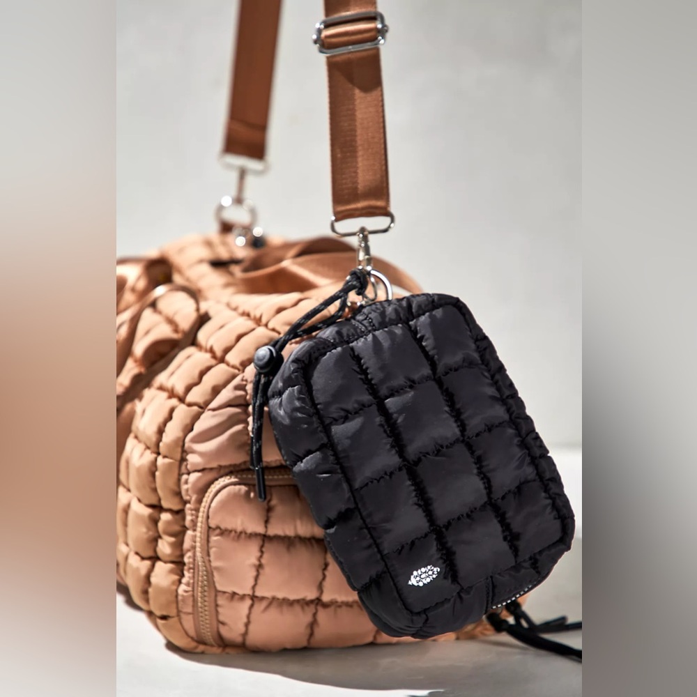 🧸💗Authentic Free People Quilted Mini Case - Black 🐈🖤